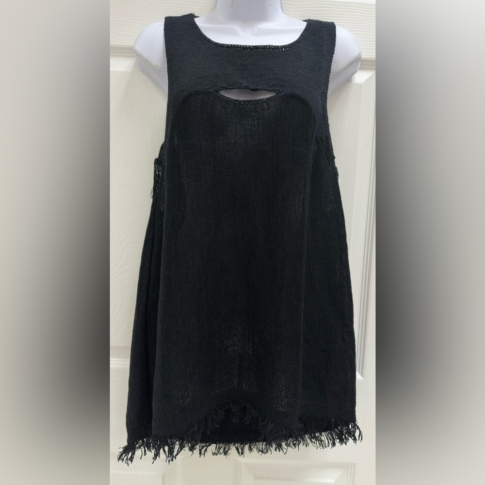 One Grey Day Black Knit Sleeveless Top Size Medium New! retail price $189